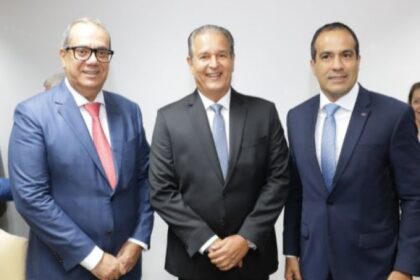 Carlos Muniz participa da posse do desembargador Abelardo Paula da Matta Neto no TRE