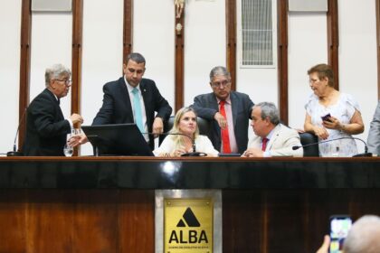 Assembleia aprova reajuste dos servidores da saúde e da segurança pública do Estado