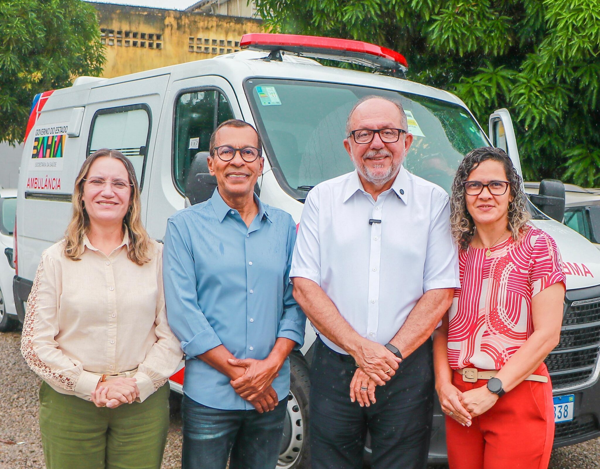 Deputado Arimatéia entrega ambulância 0 km para Santo Antônio de Jesus