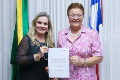 Presidente Ivana Bastos passa comando da ALBA para a vice Fátima Nunes