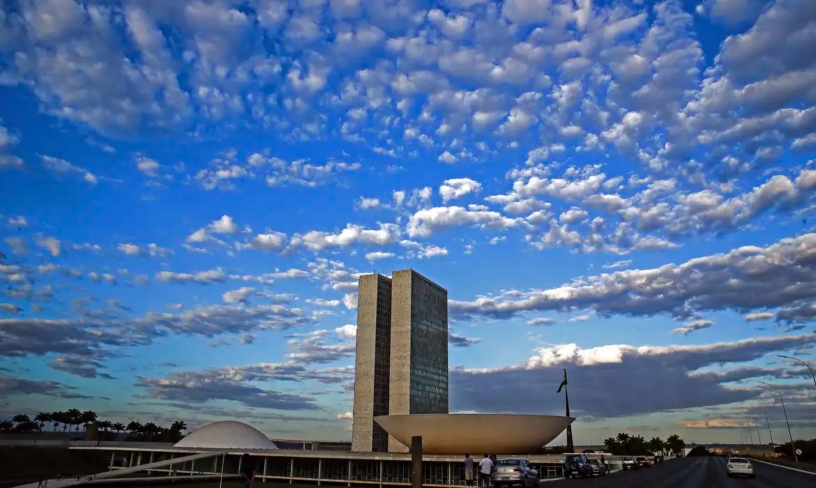 CCJ do Senado adia votação de PEC para acabar com a reeleição de mandatos
