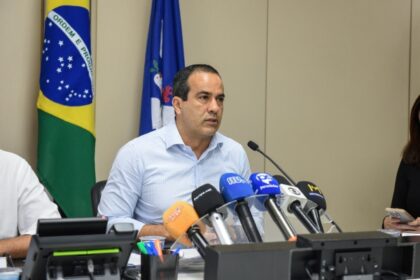 Bruno Reis garante pagamento do piso da categoria; professores seguem em greve