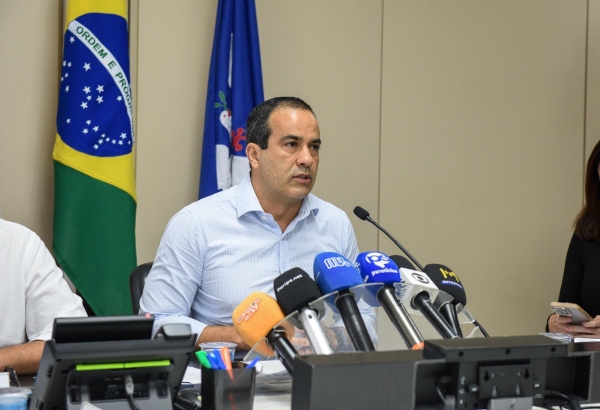 Bruno Reis garante pagamento do piso da categoria; professores seguem em greve