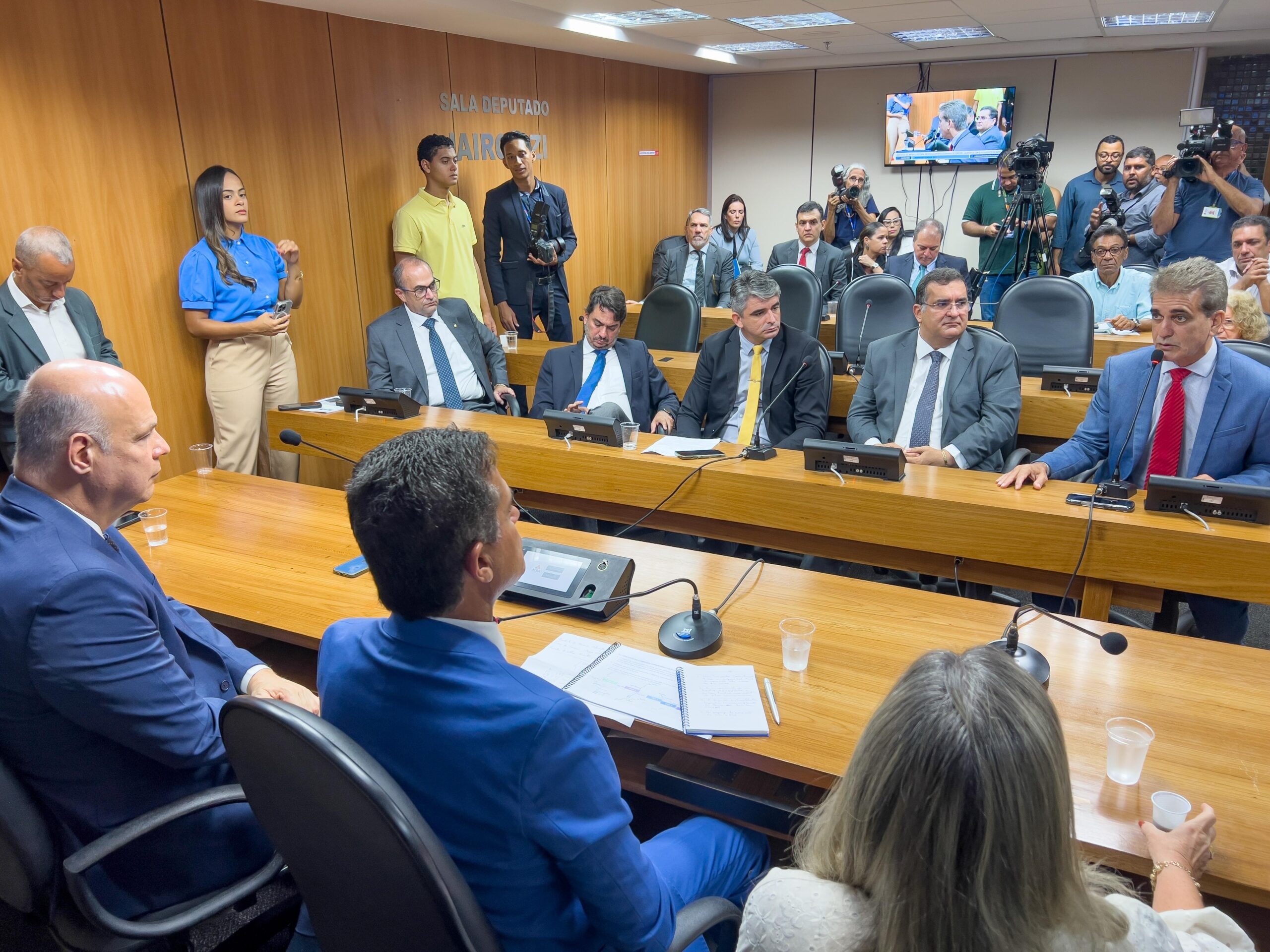 Hassan cobra conclusão de obra da Fiol no trecho de Caetité a Ilhéus