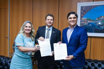 Ivana Bastos recebe projeto de LDO 2026, que projeta R$ 72 bilhões em receita