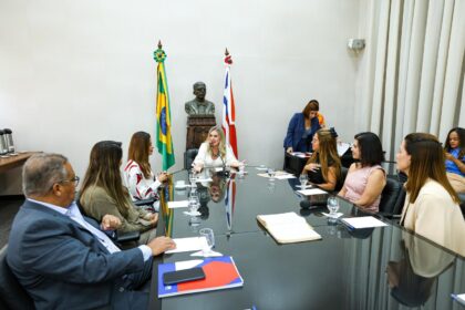 Ivana Bastos assina parcerias para instalação de Escolas do Legislativo nas 417 Câmaras Municipais da Bahia