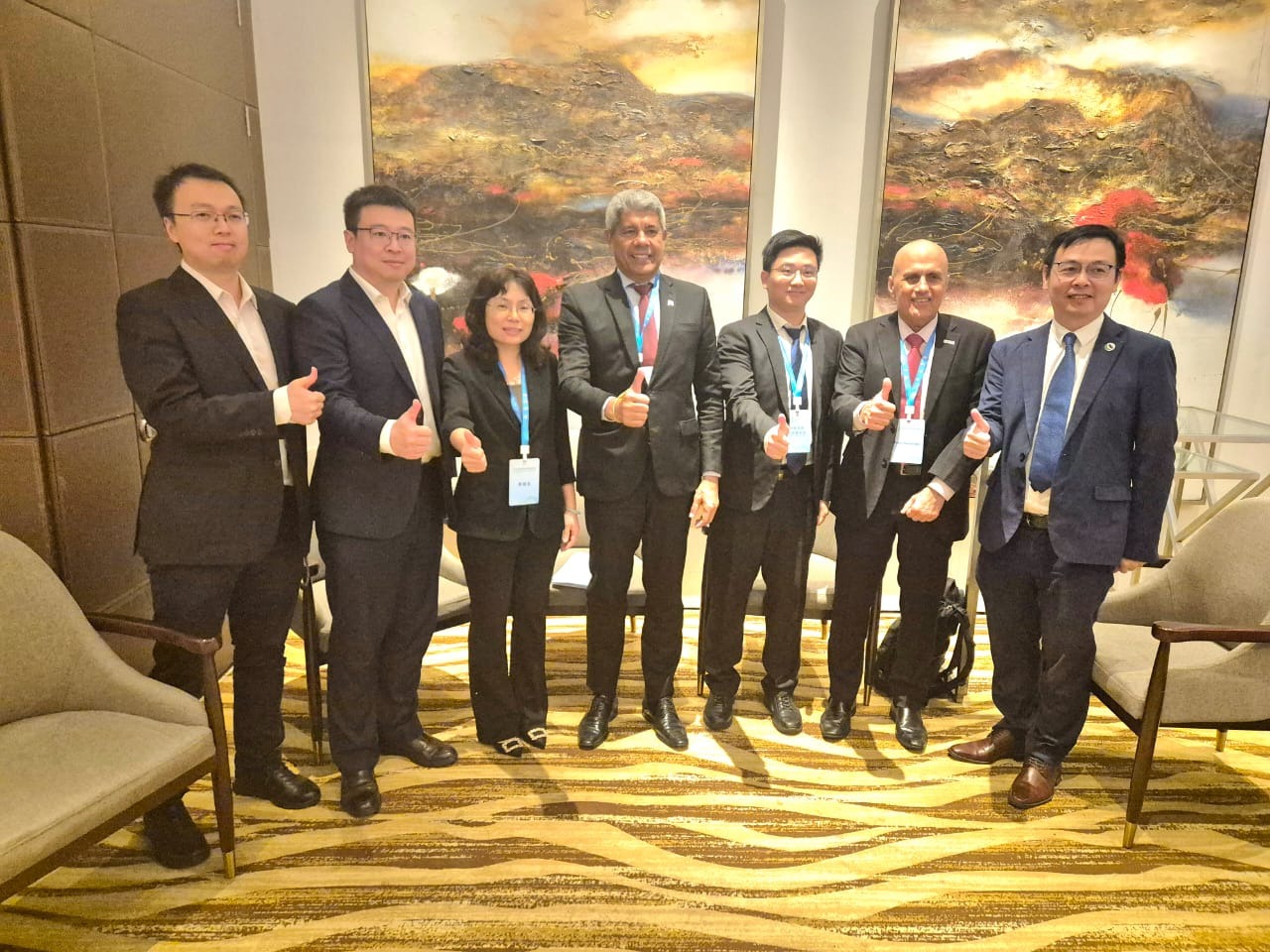 Governador se reúne com empresas chinesas que fornecerão peças à fábrica da BYD