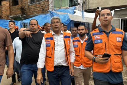 Jerônimo vistoria áreas afetadas pelas fortes chuvas em Santo Amaro