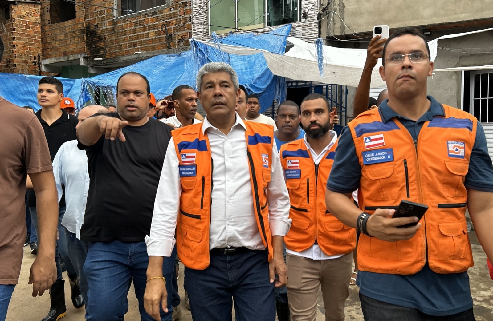 Jerônimo vistoria áreas afetadas pelas fortes chuvas em Santo Amaro
