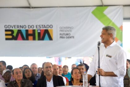 Jerônimo entrega obras e autoriza investimentos em Nova Canaã