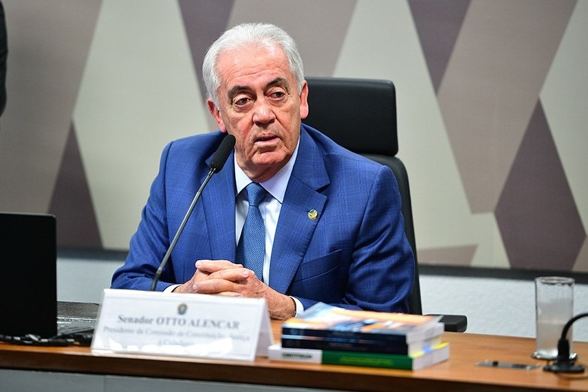 Otto Alencar comemora aprovação da PEC que põe fim à reeleição: "Mandato de cinco anos é o suficiente"
