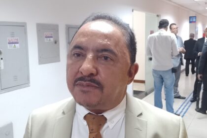 Rompimento do PDT com o governo Lula pode inviabilizar retorno do deputado Roberto Carlos ao partido