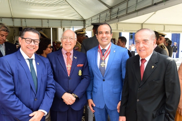 Bruno Reis recebe medalha da Ordem do Mérito Naval, mais importante condecoração da Marinha
