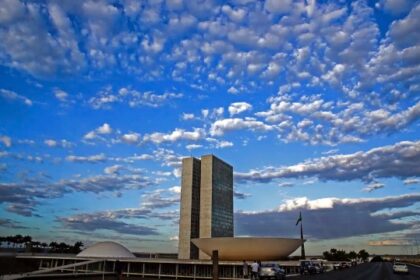 Câmara e Senado mantêm cargos obsoletos com salários de até R$ 32 mil