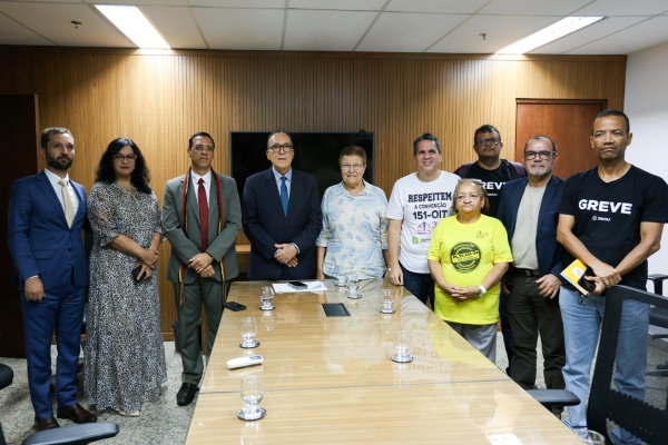 Presidente interina da ALBA, Fátima Nunes se reúne com servidores do Judiciário
