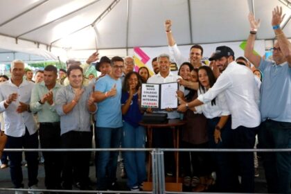 Jerônimo autoriza nova sede de escola em tempo integral