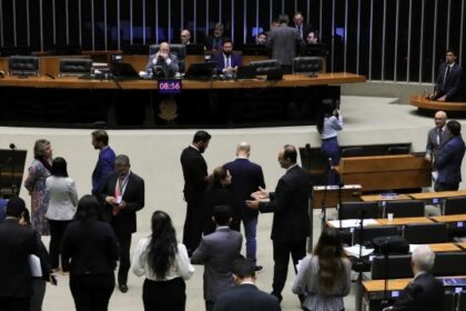 Plenário da Câmara repercute derrubada de decreto sobre IOF