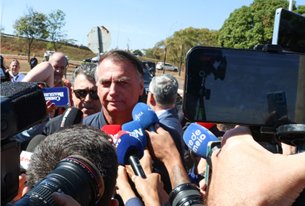 PF considera irrelevante conteúdo de pen drive encontrado no banheiro de Bolsonaro