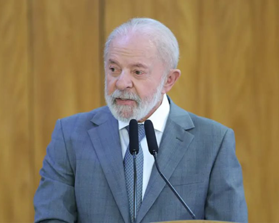 Lula convoca ministros para reunião de emergência após Trump assinar tarifaço