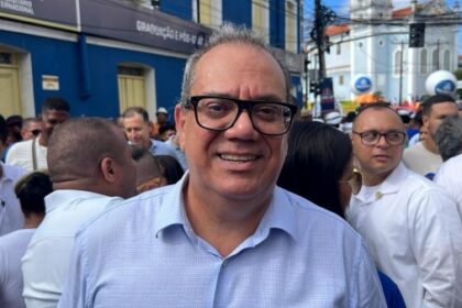 Carlos Muniz despista sobre candidatura do filho a deputado federal: “Estamos conversando”