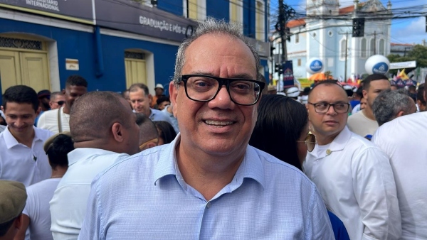 Carlos Muniz despista sobre candidatura do filho a deputado federal: “Estamos conversando”