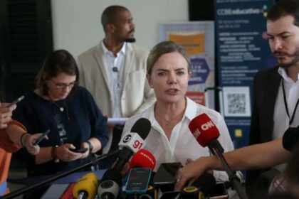 Decisão de Moraes sobre IOF impõe ritmo mais lento para liberar orçamento, diz Gleisi