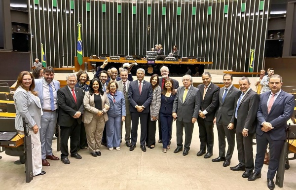 Em Brasília, Jerônimo Rodrigues participa de sessão solene em homenagem ao 2 de Julho