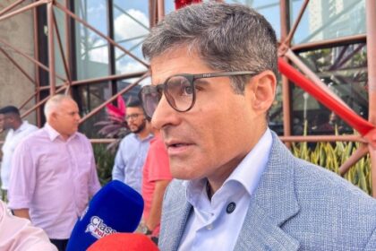 “A Bahia empobreceu: violência, educação e miséria são realidade”, critica ACM Neto