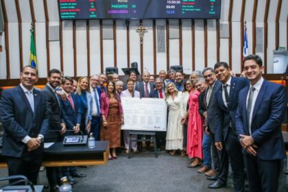 Após recesso, Assembleia retoma os trabalhos com entrega de reformas