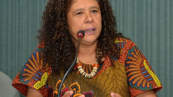 Marta Rodrigues dispara: “Bruno finge equilíbrio, mas questiona STF, ignora tarifaço e ecoa Bolsonaro”