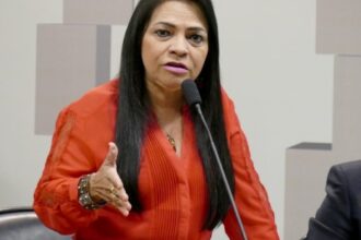 Moema Gramacho confirma disputa a deputada federal e dispara na direção de Débora Regis: “Me esqueça e trabalhe”