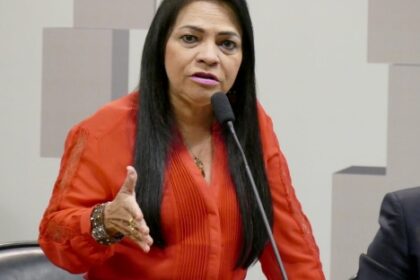 Moema Gramacho confirma disputa a deputada federal e dispara na direção de Débora Regis: “Me esqueça e trabalhe”