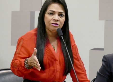 Moema Gramacho confirma disputa a deputada federal e dispara na direção de Débora Regis: “Me esqueça e trabalhe”