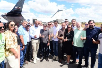No Oeste da Bahia, ACM Neto é recepcionado por prefeitos de Barreiras e Correntina