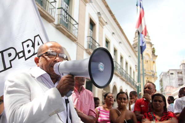 Após morte de gari, Suíca critica desigualdade no tratamento policial no país