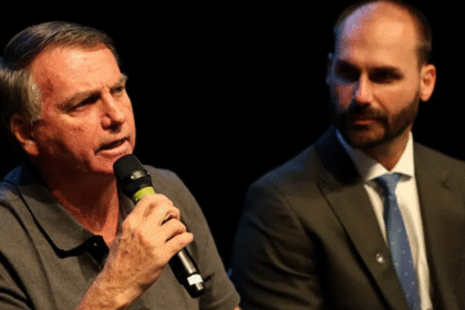 PF indicia Bolsonaro e Eduardo por suspeita de tentativa de obstruir julgamento