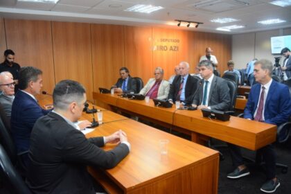 Comissão de Infraestrutura da ALBA debate projeto da ferrovia Salvador-Feira