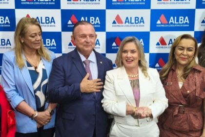 Ivana Bastos celebra prêmio Assembleia Cidadã concedido pela Unale