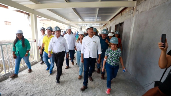 No Dia do Feirante, governador visita obras da Feira de São Joaquim e autoriza novas intervenções