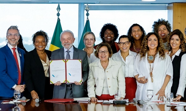 Presidente Lula sanciona lei que cria o Dia Nacional da Axé Music; projeto é de autoria de Lídice da Mata