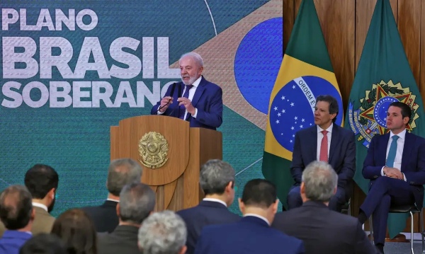 Governo Lula anuncia plano contra tarifaço dos EUA e prevê R$ 30 bi em crédito a empresas