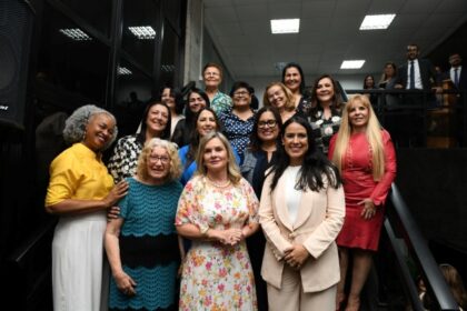 Em inauguração de Galeria, presidente Ivana Bastos exalta legado das ex-deputadas