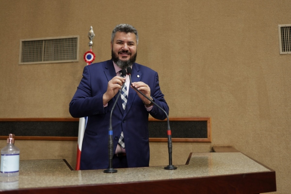 Júnior Muniz quer propõe projeto de lei para frear práticas de adultização e proteger a infância