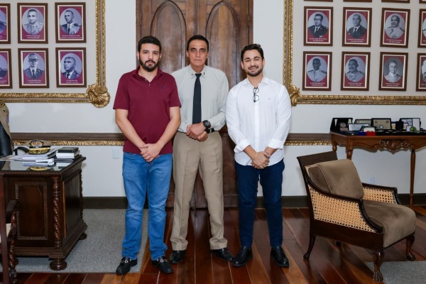 Neto Carletto cobra melhorias para a segurança pública de Eunápolis com Comandante da PM