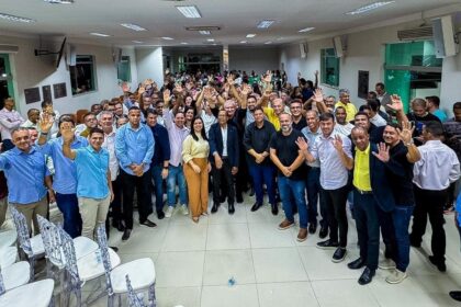 Coronel se reúne com prefeitos do Recôncavo e acaba sendo aclamado por sua reeleição ao Senado