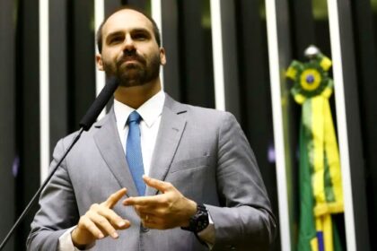 Câmara deve ser comunicada sobre denúncia contra Eduardo Bolsonaro