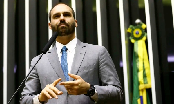 Câmara deve ser comunicada sobre denúncia contra Eduardo Bolsonaro