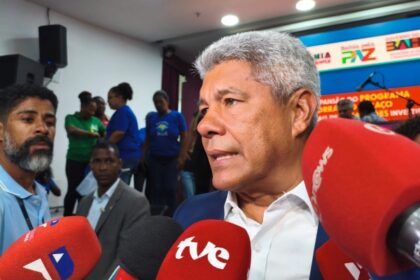 Jerônimo diz que “estranhou” ausência do nome de Jaques Wagner em pesquisa para o Senado