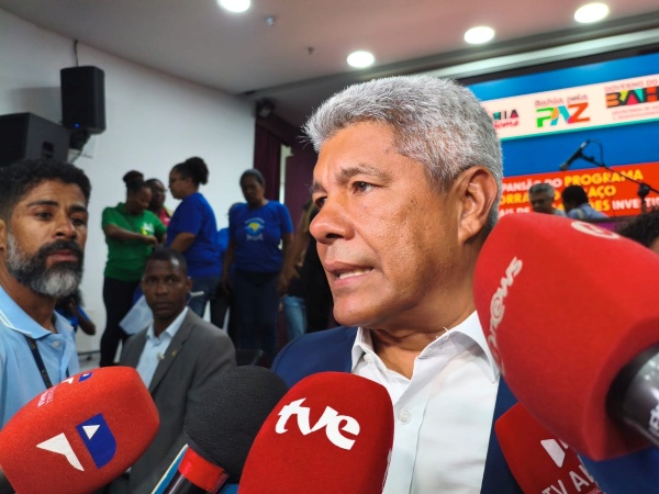 Jerônimo diz que “estranhou” ausência do nome de Jaques Wagner em pesquisa para o Senado