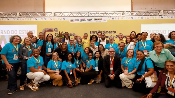 Jerônimo abre Conferência da Pessoa Idosa e anuncia novas ações para saúde e direitos